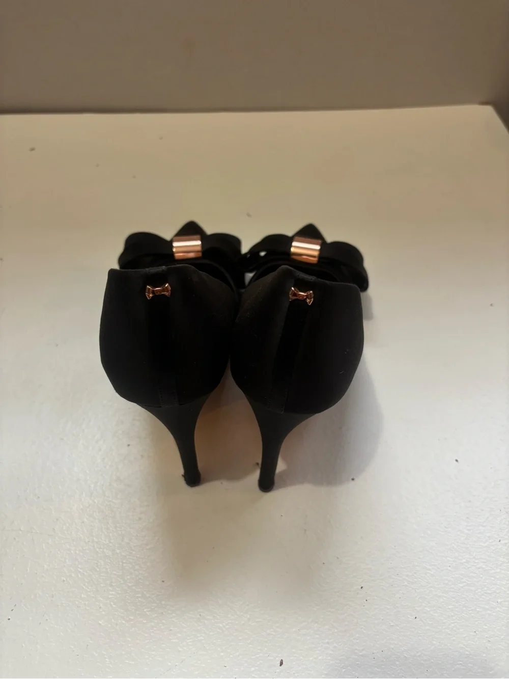 Ted Baker London Black Satin Bow Pumps Heels Rose Gold Pointed Toe 39.5